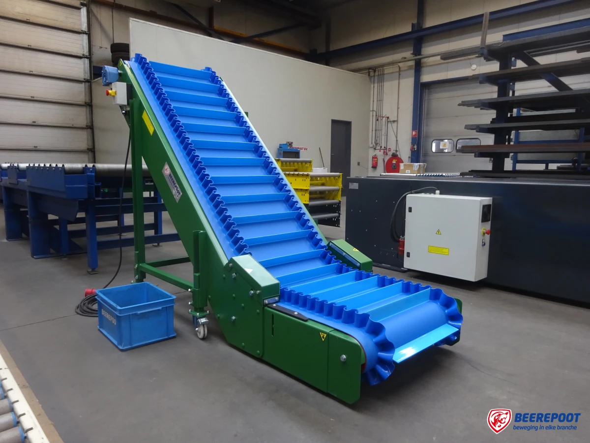 Nieuwe knikelevator